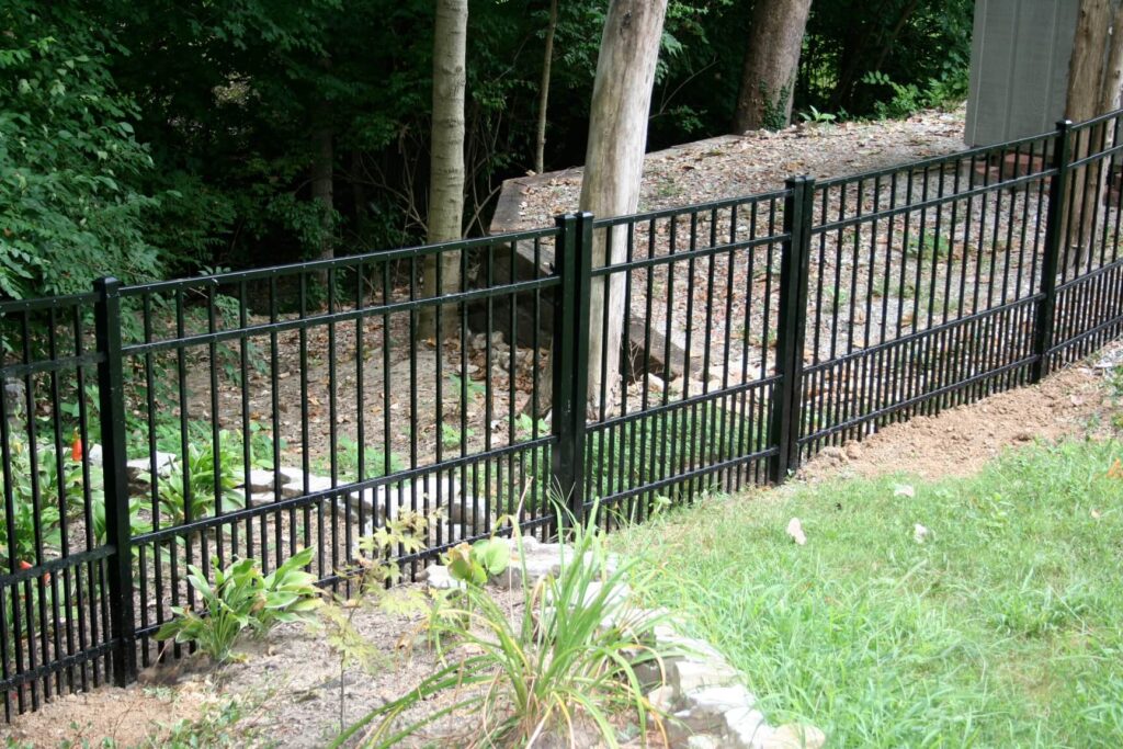Fort Wayne fence installers for custom aluminum fence with puppy pickets