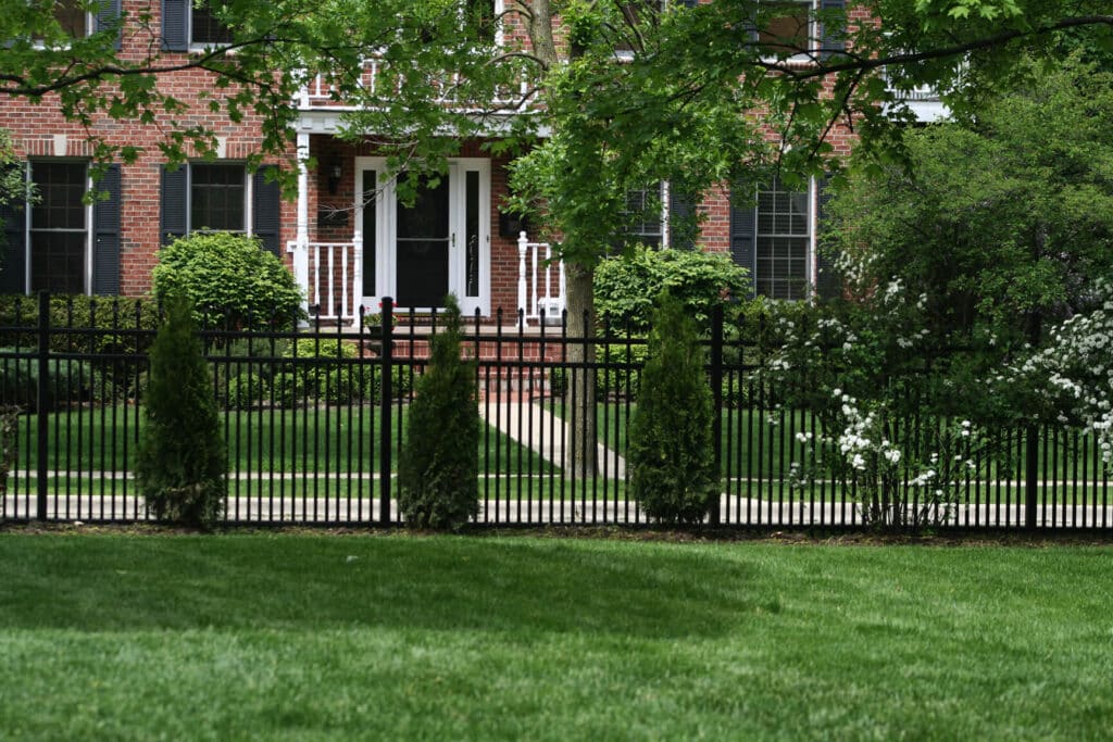 Fort Wayne company for installing black aluminum fence