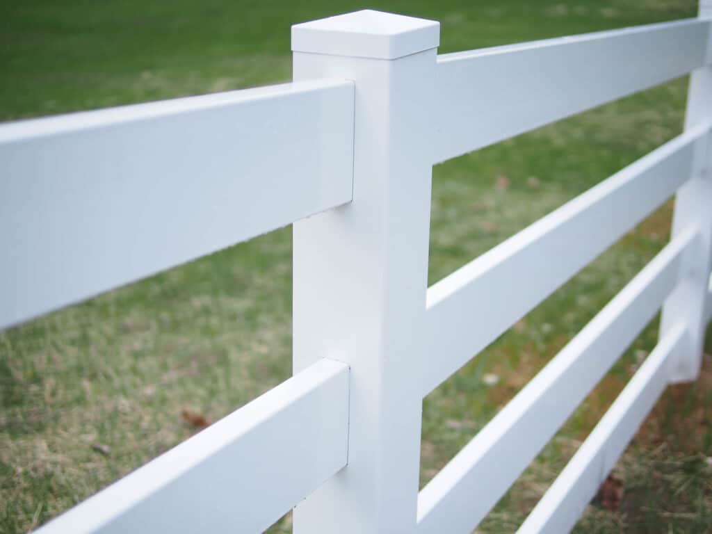 Vinyl fence contractors in Fort Wayne