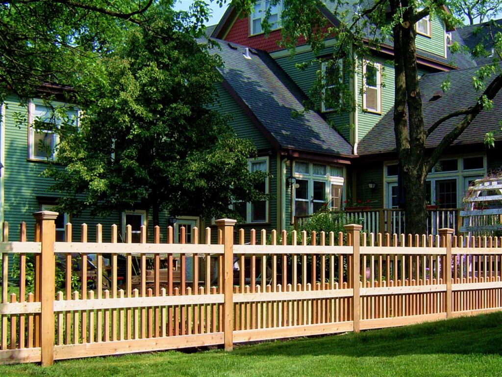 Cedar fencing company in Fort Wayne