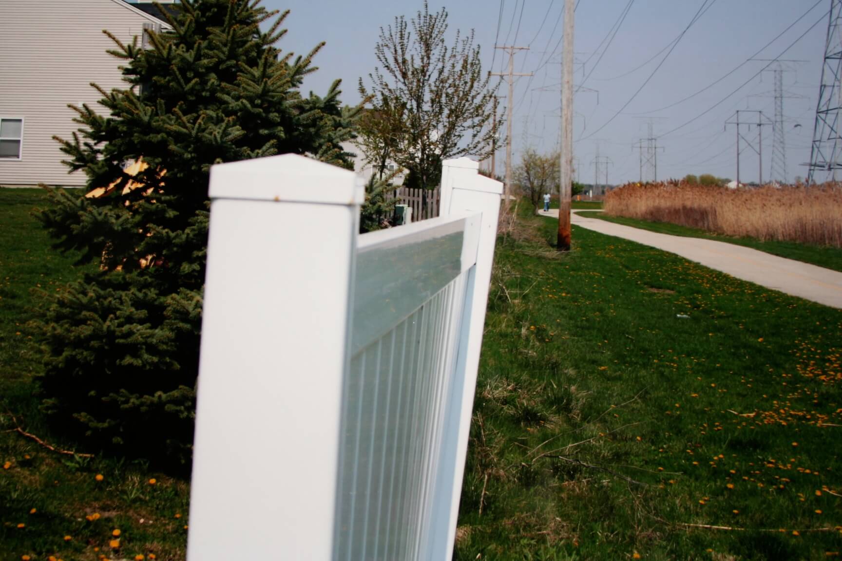 Customized vinyl fencing and gate installers in Fort Wayne, IN