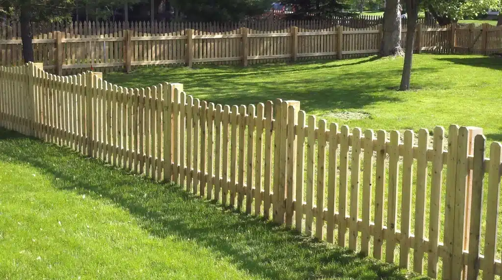 dog-eared cedar picket fence installers around Cincinnati