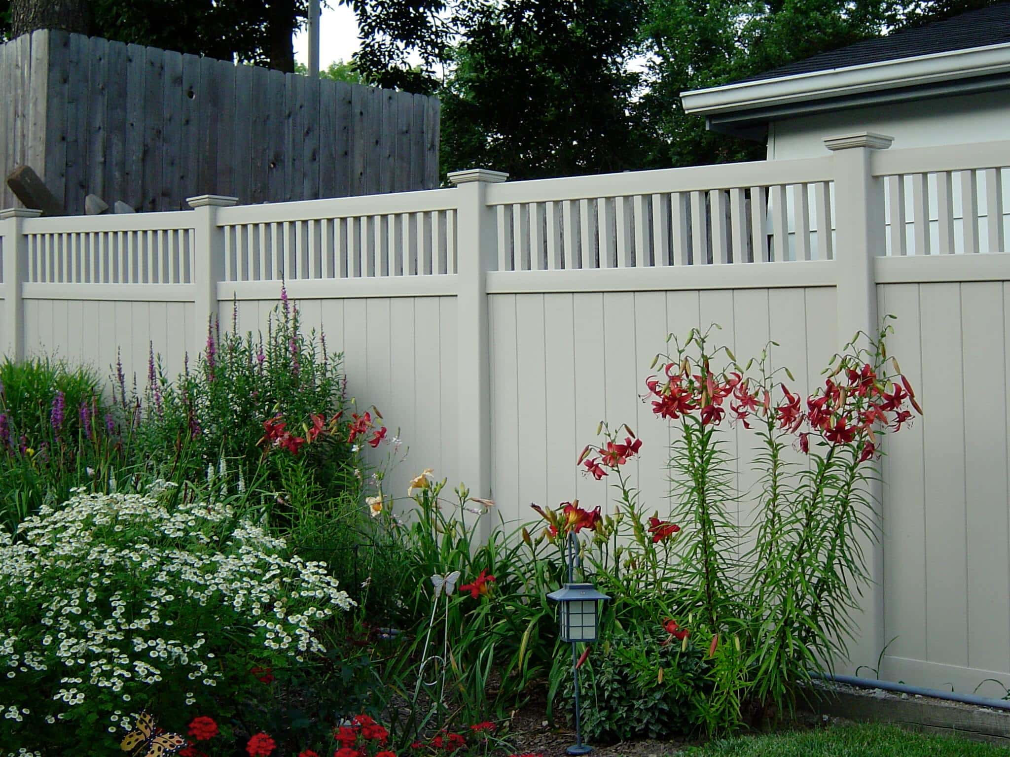 Vinyl fencing contractors in Fort Wayne, IN