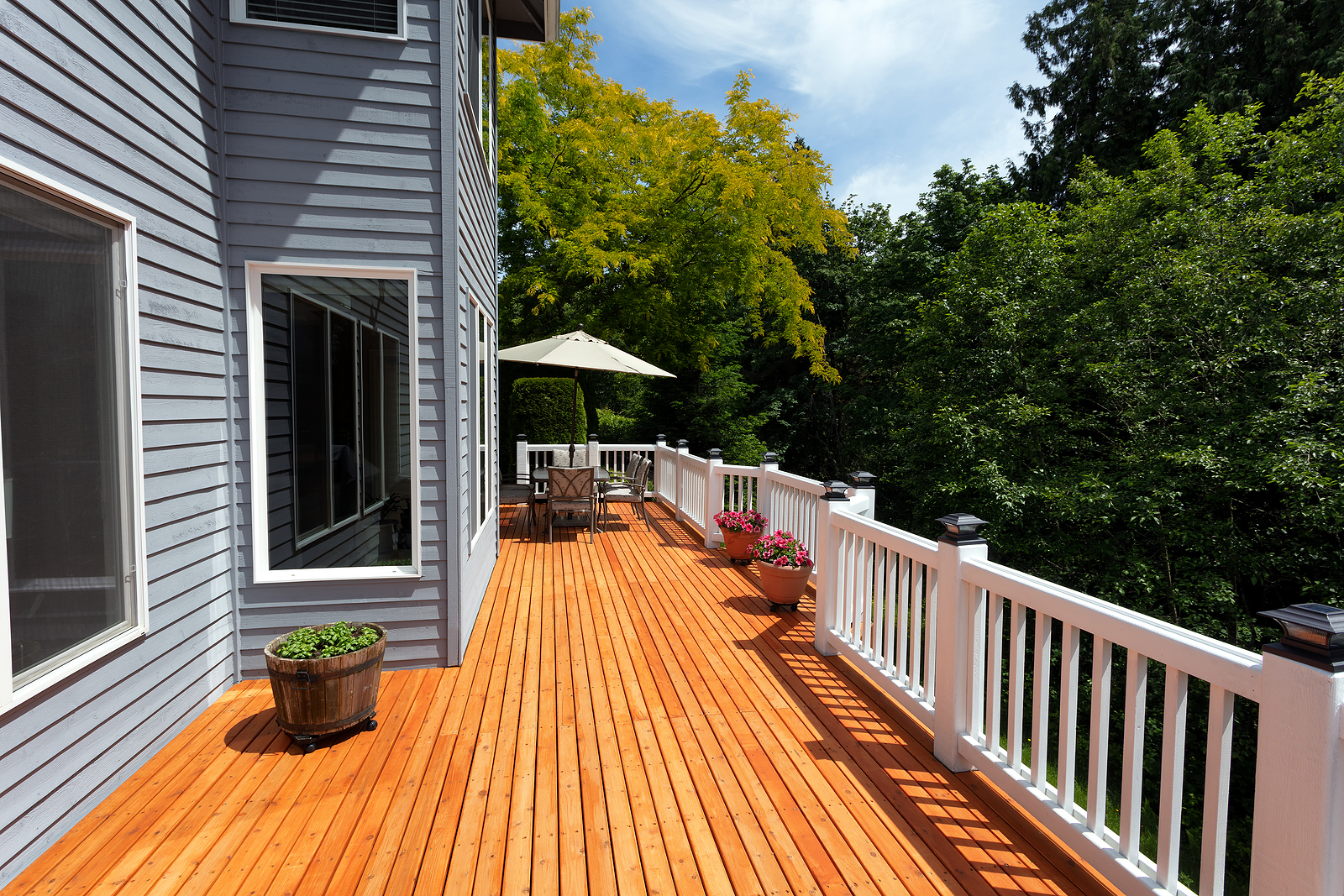 Cedar Vs. Composite: Which Decking Material is Right for You?